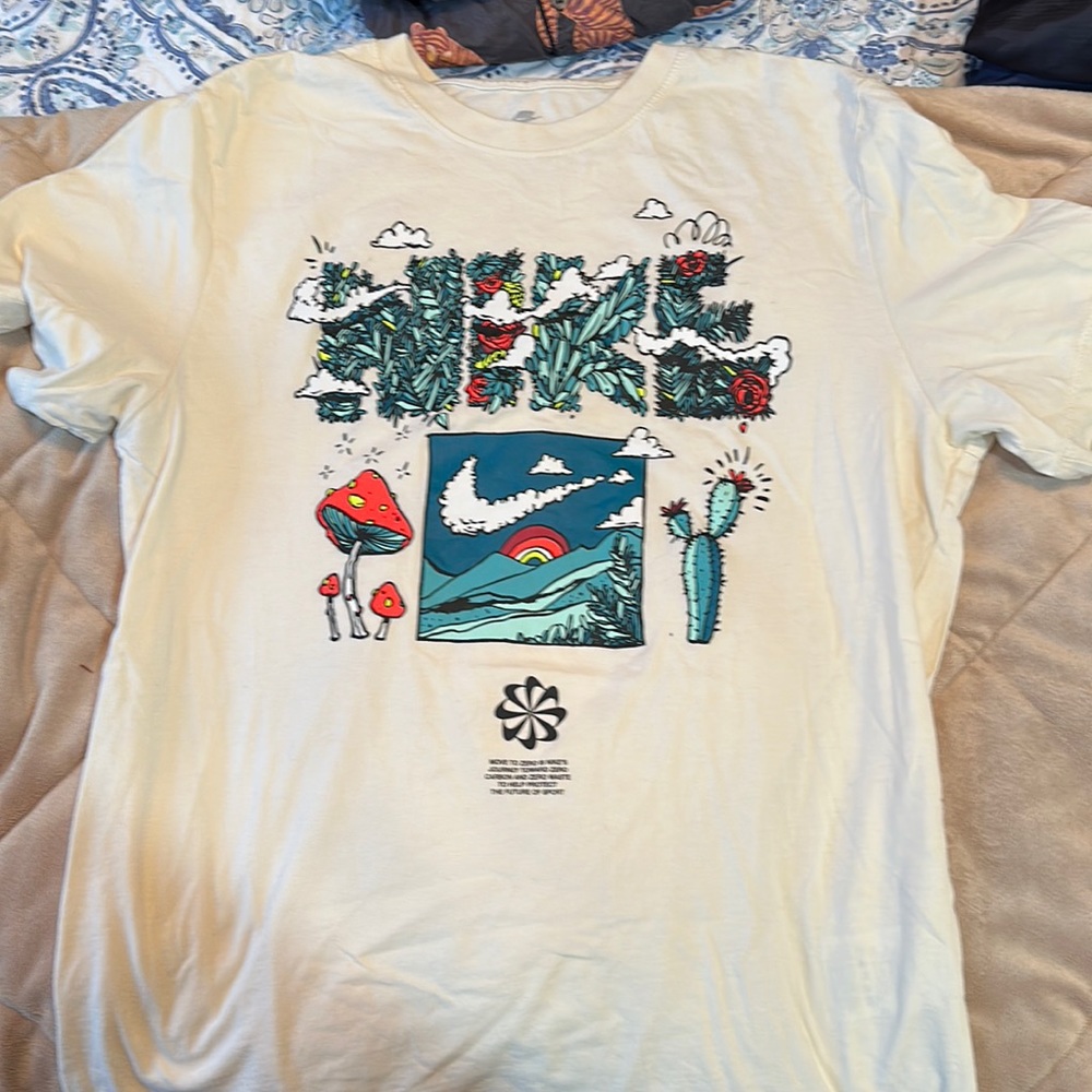 Nike Tee, Size Medium
